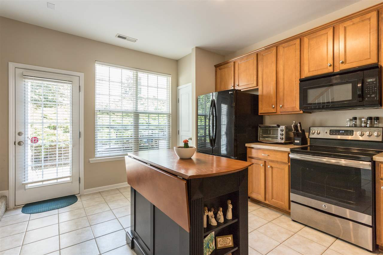 5331 Crescentview Parkway Raleigh, NC 27606 - Photo 9 of 20 Kitchen