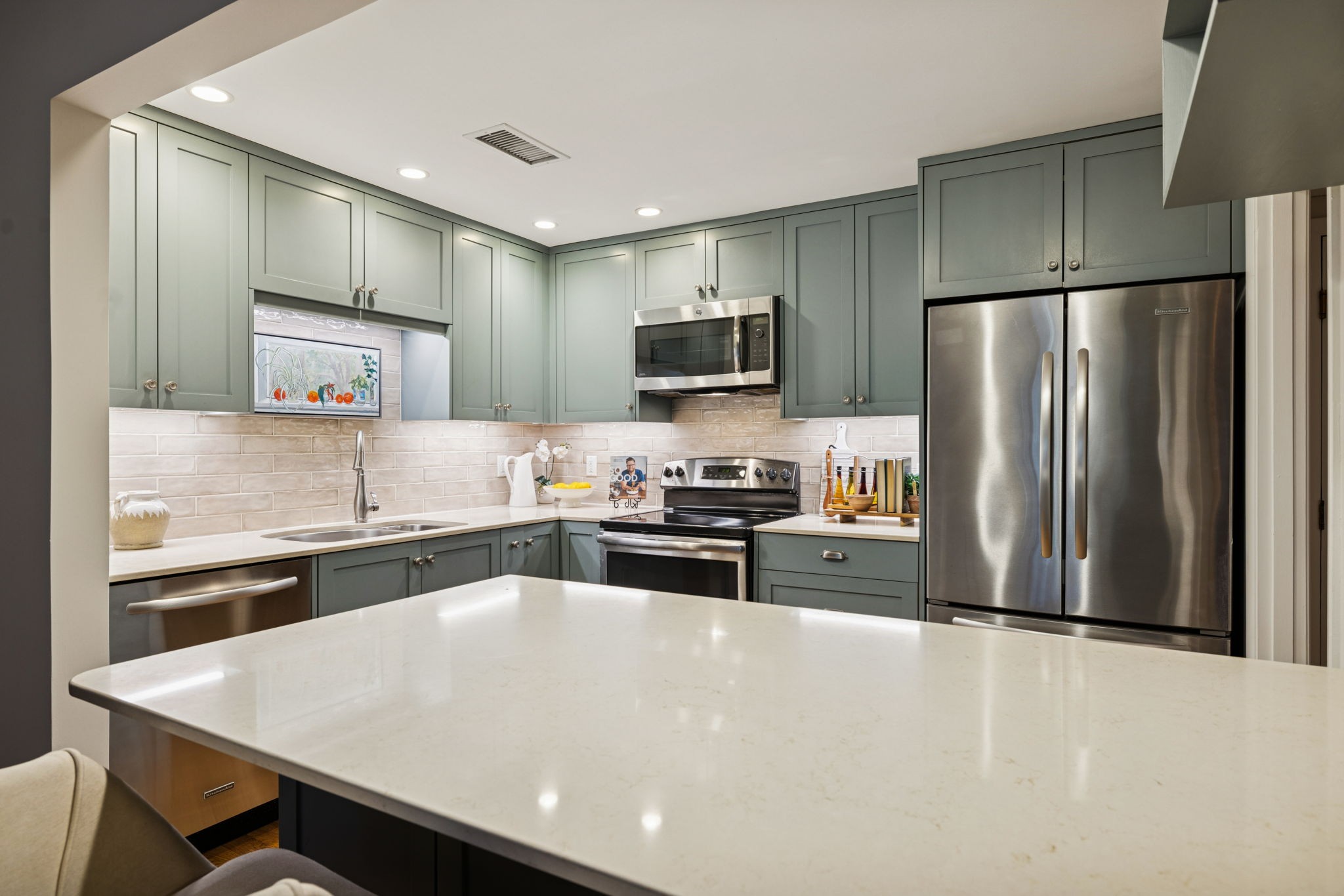 4215 Harding Pike, Unit 204 Nashville, TN 37205 - Photo 17 of 40 a kitchen with a refrigerator a stove a sink and a oven