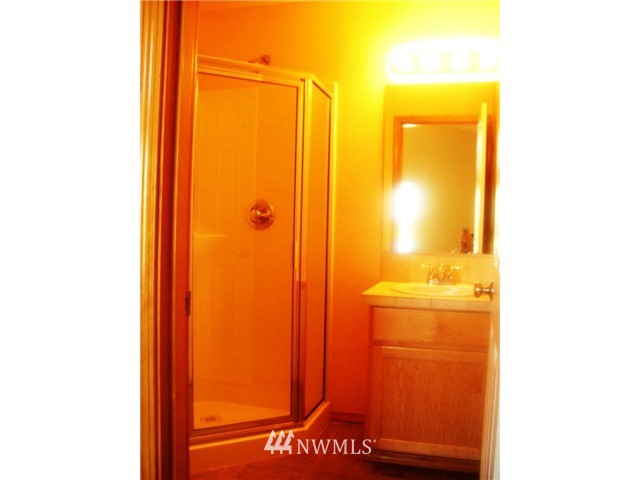 11564 Southeast 170th Court Renton, WA 98055 - Photo 13 of 15