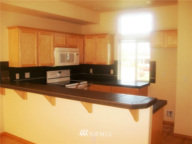 11564 Southeast 170th Court Renton, WA 98055 - Photo 5 of 15