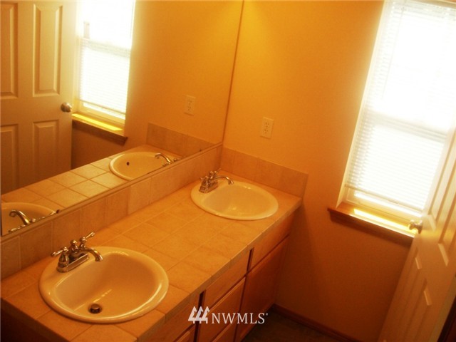 11564 Southeast 170th Court Renton, WA 98055 - Photo 10 of 15