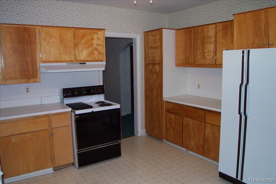 16 Sylvan Avenue Pleasant Ridge, MI 48069 - Photo 8 of 18 Kitchen3