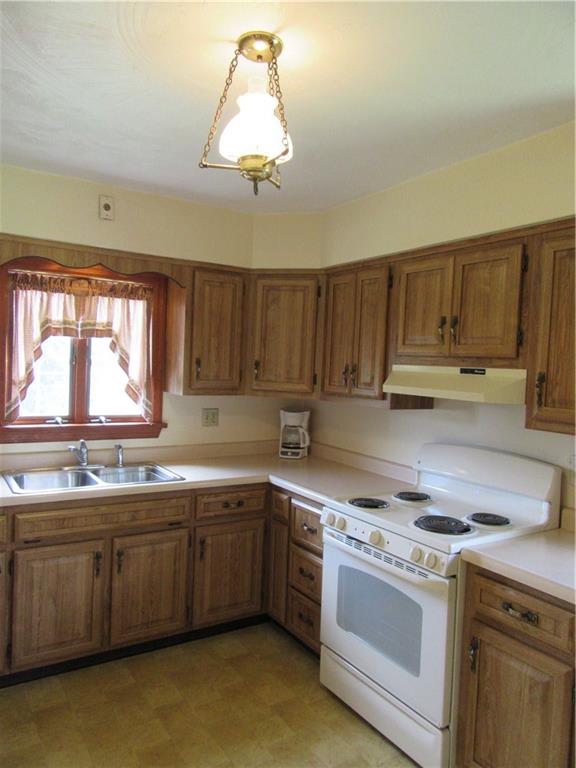 511 Coal Valley Road Jefferson Hills, PA 15025 - Photo 8 of 25 Electric stove is included in the sale of the home.