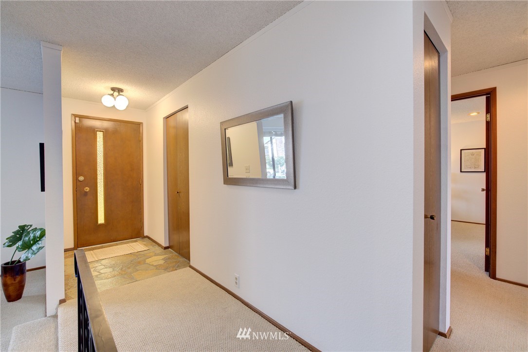 8962 Northeast 192nd Place Bothell, WA 98011 - Photo 5 of 23 Gallery Image 5