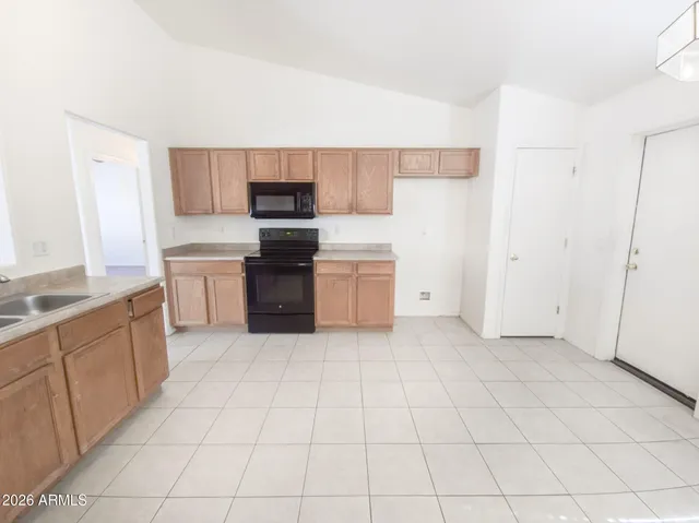 $2,095 | 8016 West Whyman Avenue, Phoenix, AZ 85043