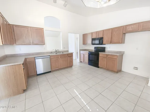 $2,095 | 8016 West Whyman Avenue, Phoenix, AZ 85043