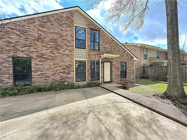 $139,000 | 410 Longwood Court, Unit D, Baton Rouge, LA 70806