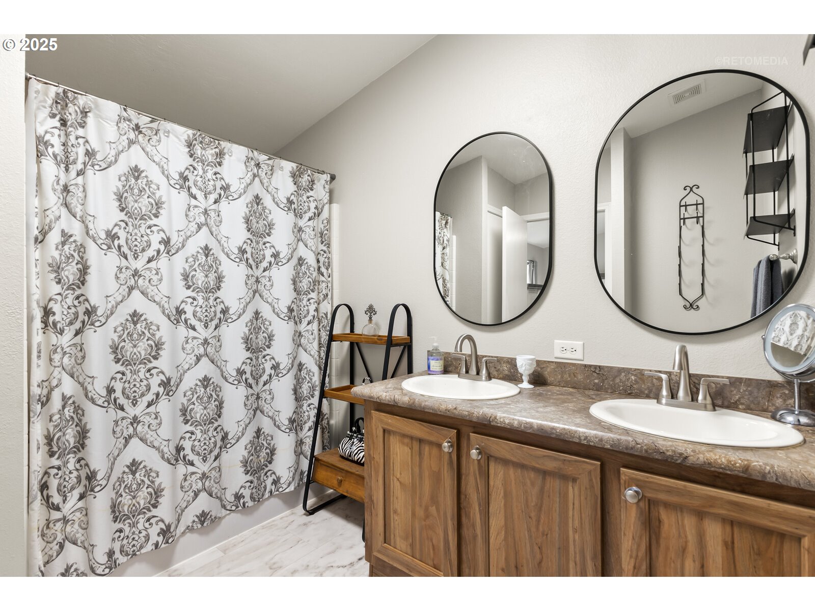 16130 South Ivel Road Beavercreek, OR 97004 - Photo 18 of 45 Gallery Image 18