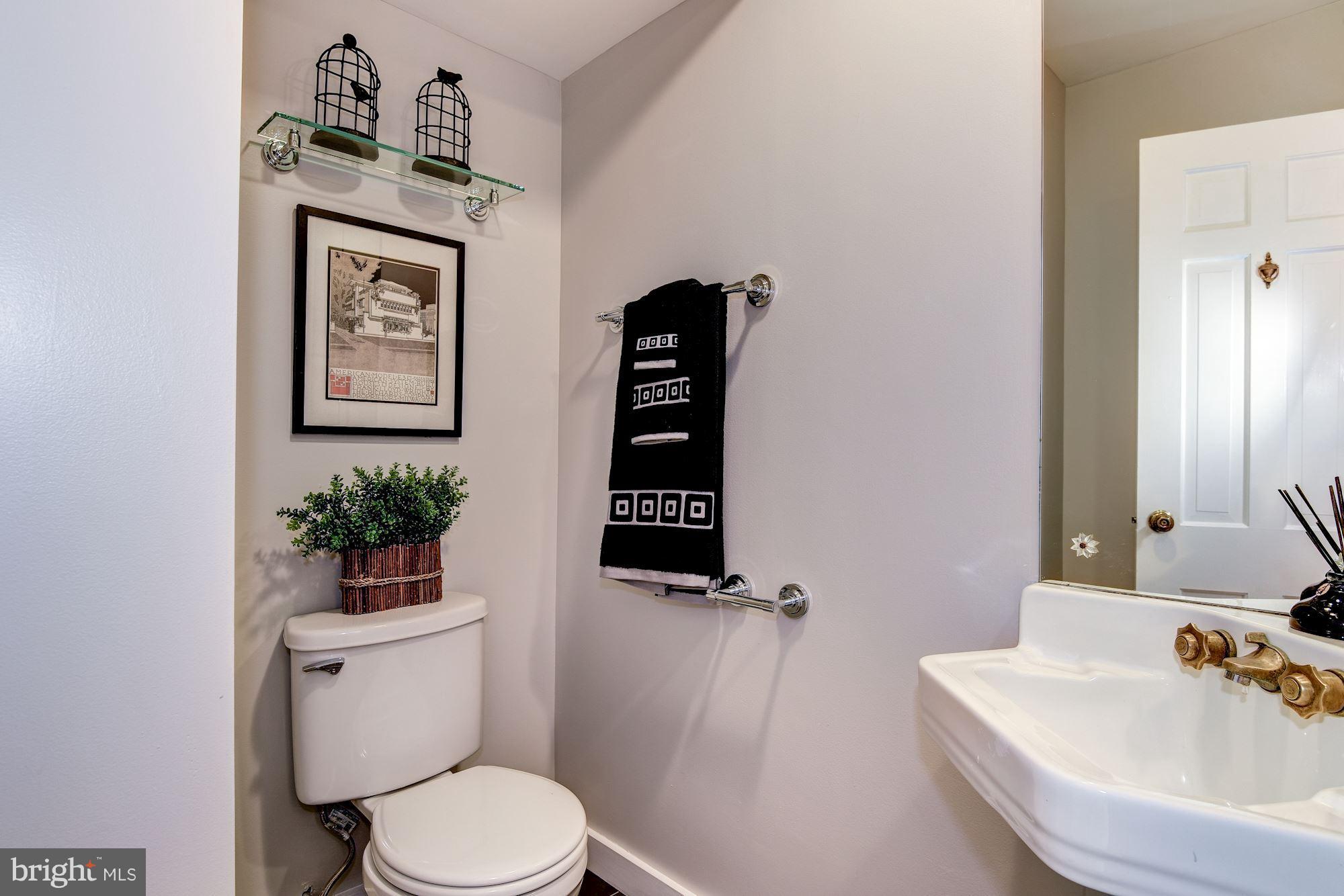 2404 Tunlaw Road Northwest Washington, DC 20007 - Photo 8 of 30 Bath