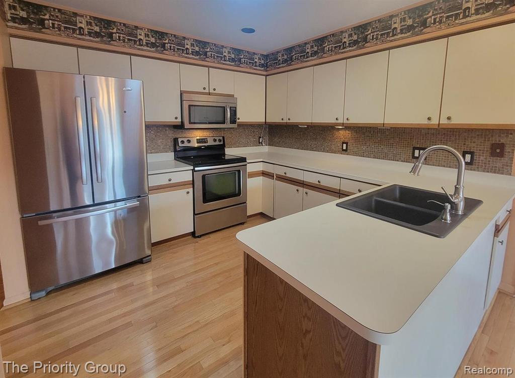 2182 London Bridge Drive, Unit 38 Rochester Hills, MI 48307 - Photo 7 of 49