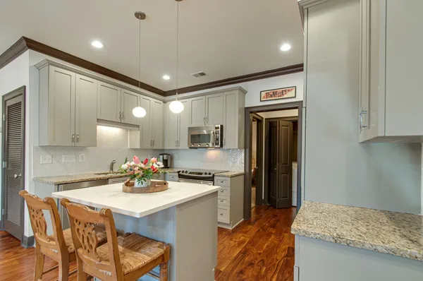 $3,875 | 2110 Acklen Avenue, Unit 102, Nashville, TN 37212