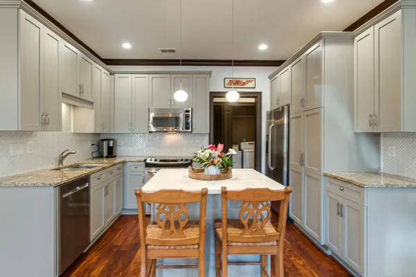 $3,875 | 2110 Acklen Avenue, Unit 102, Nashville, TN 37212