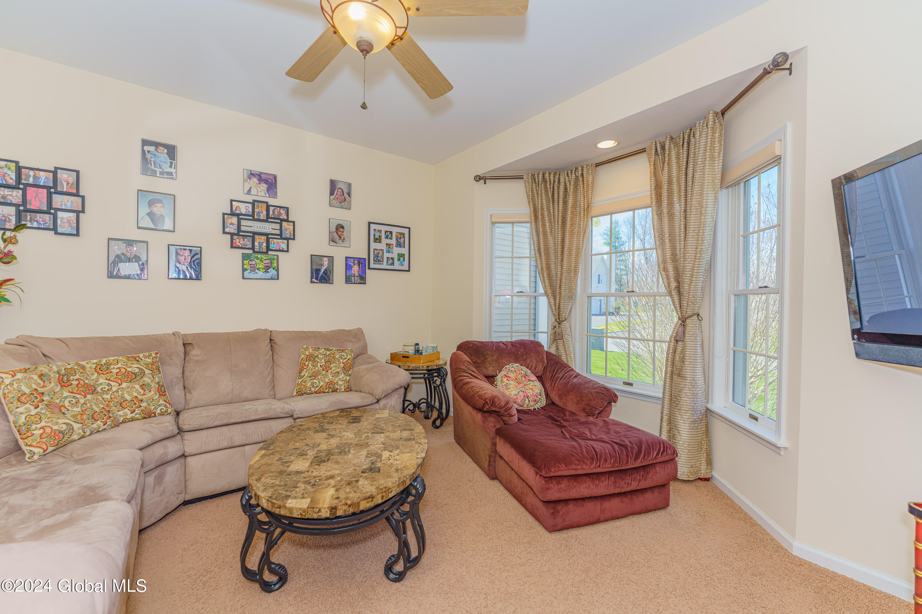 21 Gullane Drive Bethlehem, NY 12159 - Photo 16 of 52 2 Livingroom 2