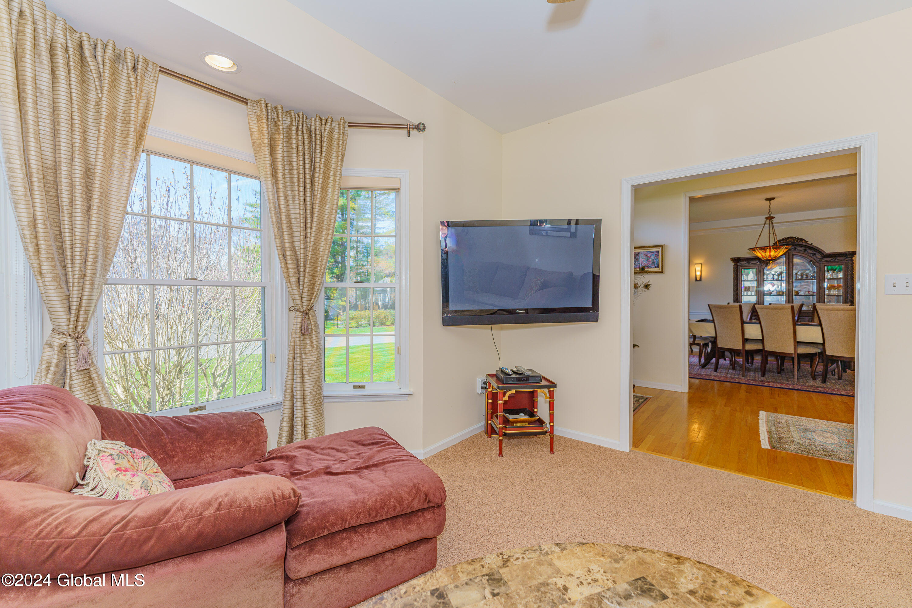 21 Gullane Drive Bethlehem, NY 12159 - Photo 17 of 52 2 Livingroom 3
