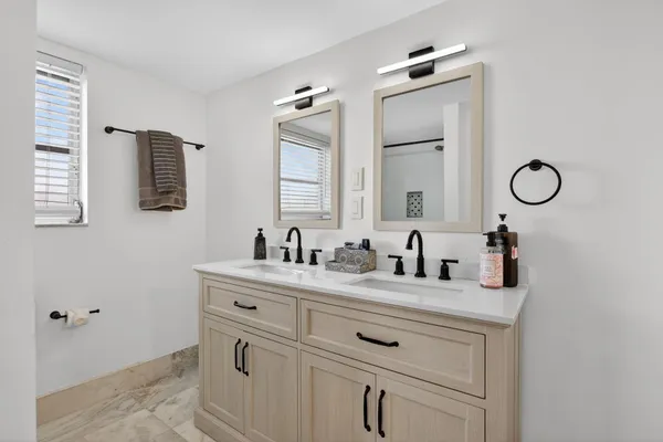 $2,800 | 3960 Oaks Clubhouse Drive, Unit 512, Pompano Beach, FL 33069