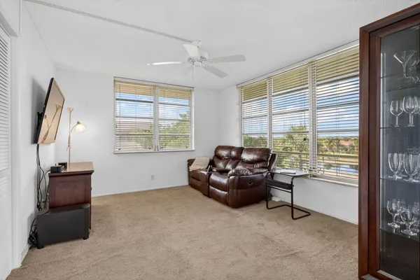 $2,800 | 3960 Oaks Clubhouse Drive, Unit 512, Pompano Beach, FL 33069