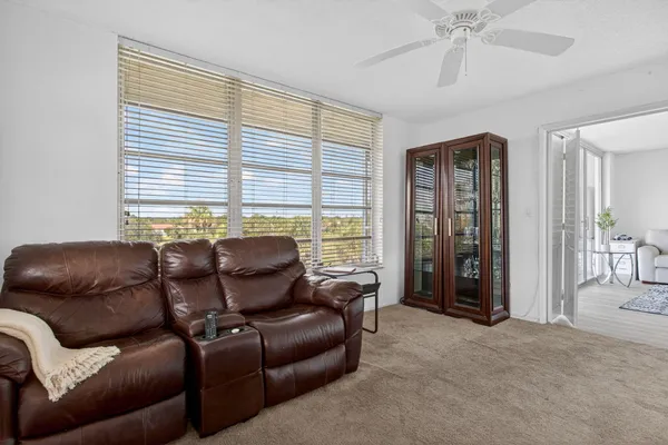 $2,800 | 3960 Oaks Clubhouse Drive, Unit 512, Pompano Beach, FL 33069