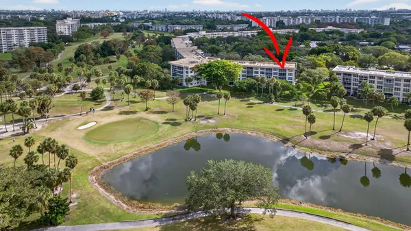 $2,800 | 3960 Oaks Clubhouse Drive, Unit 512, Pompano Beach, FL 33069