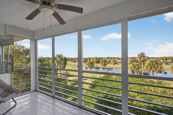 $2,800 | 3960 Oaks Clubhouse Drive, Unit 512, Pompano Beach, FL 33069