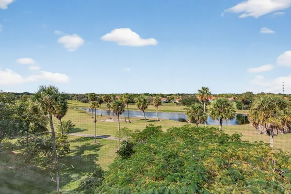 $2,800 | 3960 Oaks Clubhouse Drive, Unit 512, Pompano Beach, FL 33069