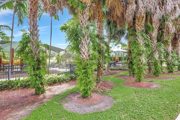$2,800 | 3960 Oaks Clubhouse Drive, Unit 512, Pompano Beach, FL 33069