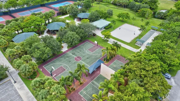 $2,800 | 3960 Oaks Clubhouse Drive, Unit 512, Pompano Beach, FL 33069