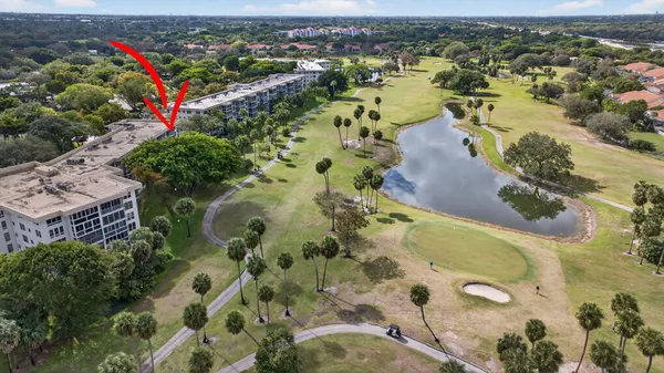 $2,800 | 3960 Oaks Clubhouse Drive, Unit 512, Pompano Beach, FL 33069