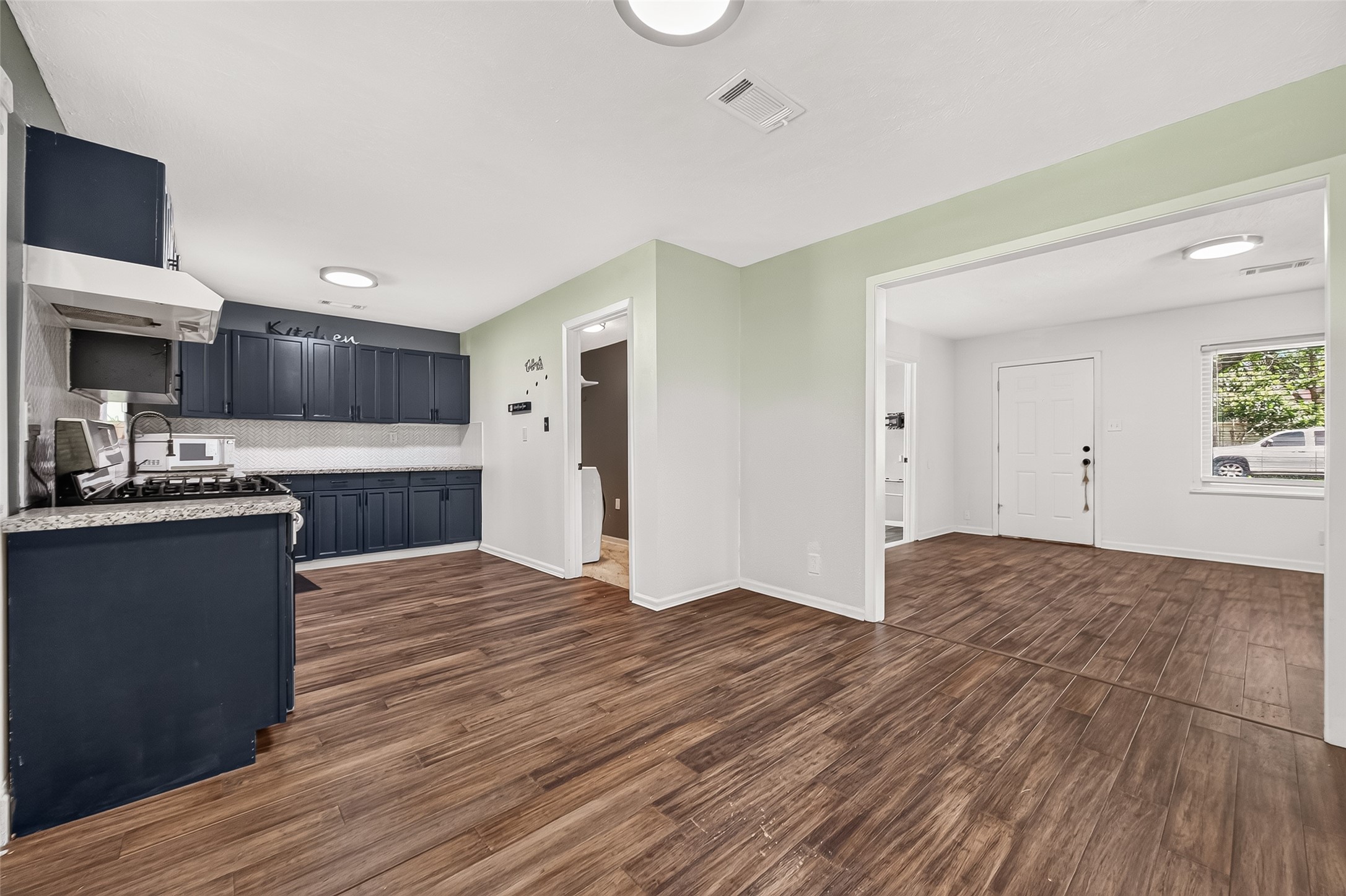 214 East Foley Street Alvin, TX 77511 - Photo 4 of 14
