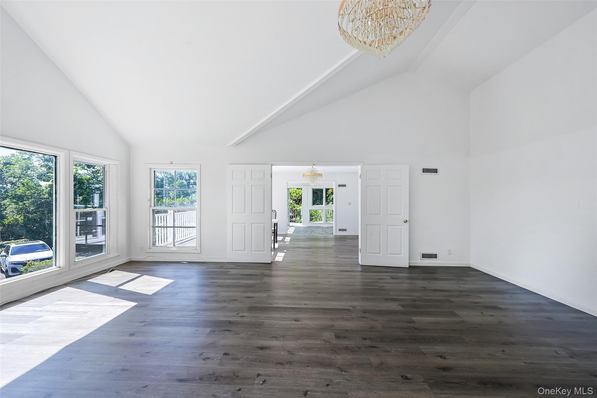 355 East Shore Road Great Neck, NY 11023 - Photo 5 of 17 Gallery Image 5