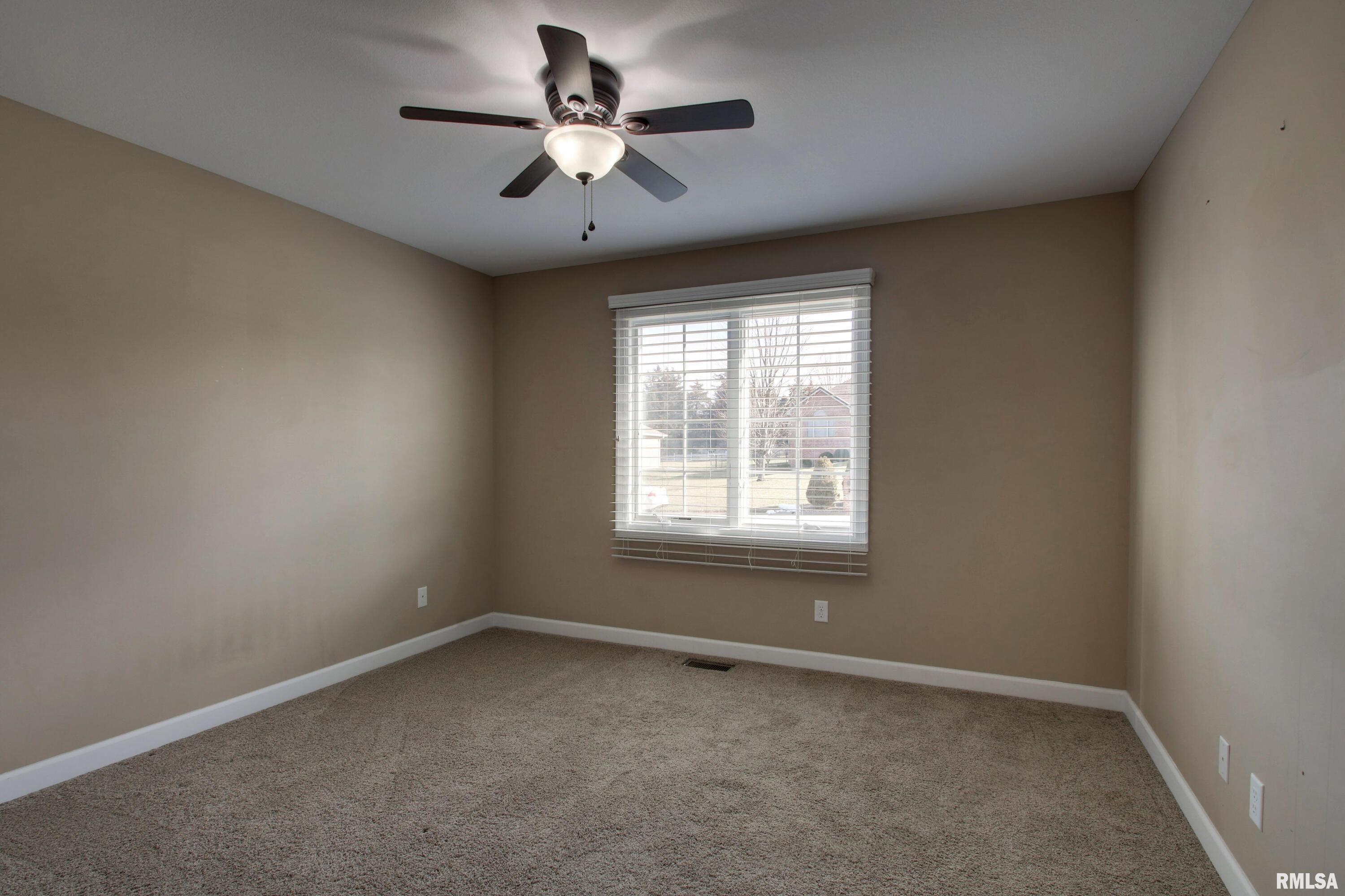 1222 Edinburgh Drive Quincy, IL 62305 - Photo 15 of 25