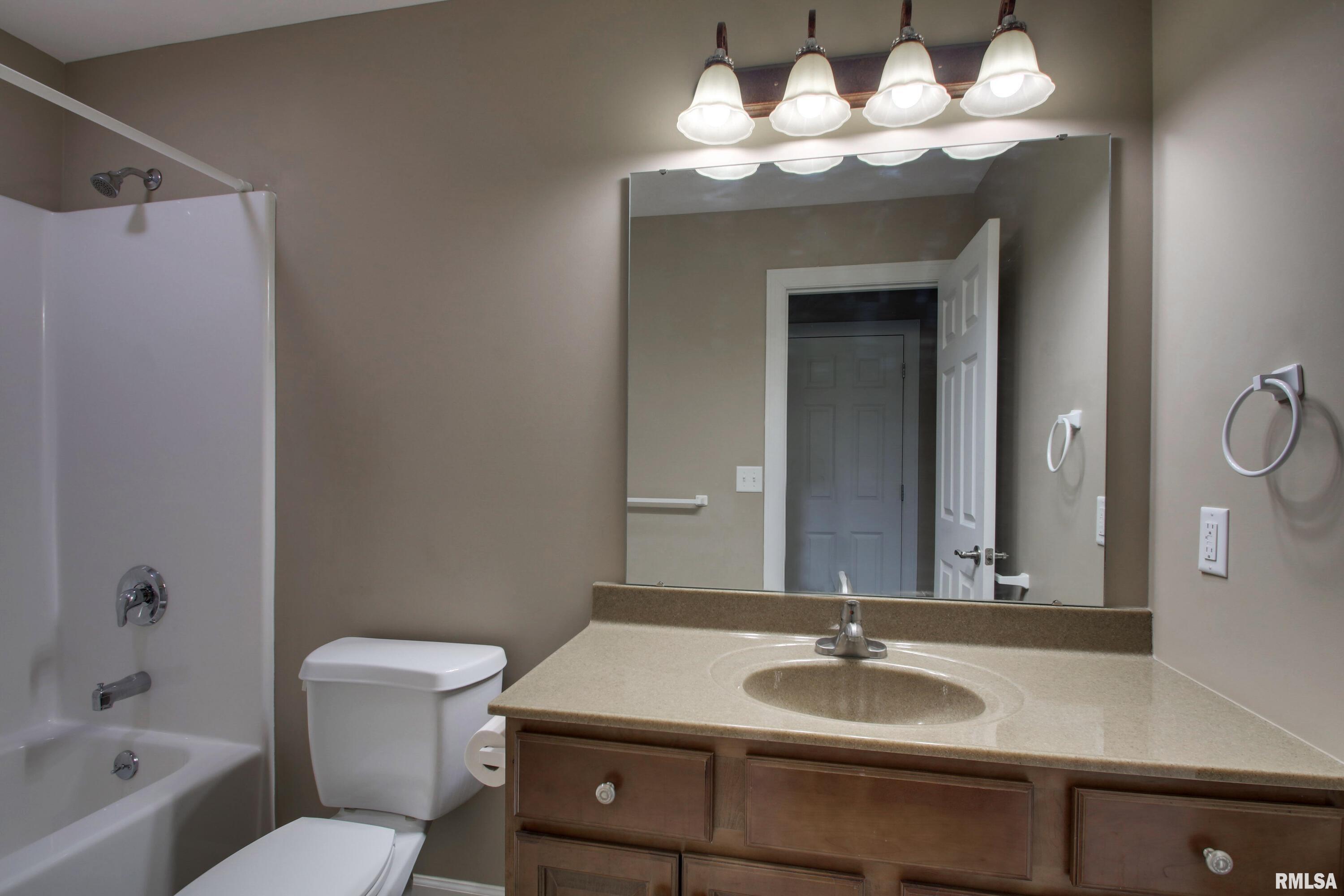 1222 Edinburgh Drive Quincy, IL 62305 - Photo 16 of 25