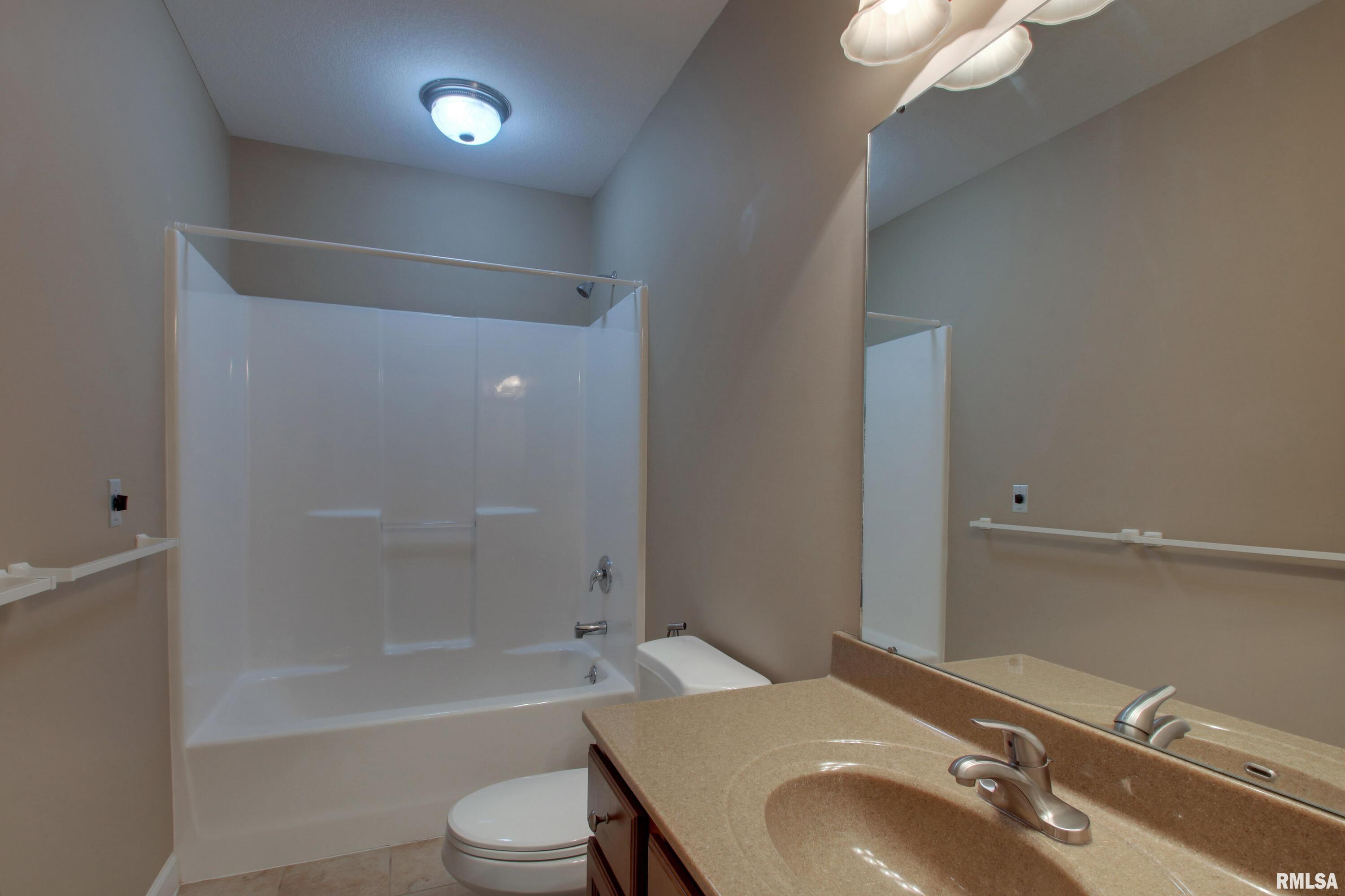 1222 Edinburgh Drive Quincy, IL 62305 - Photo 17 of 25