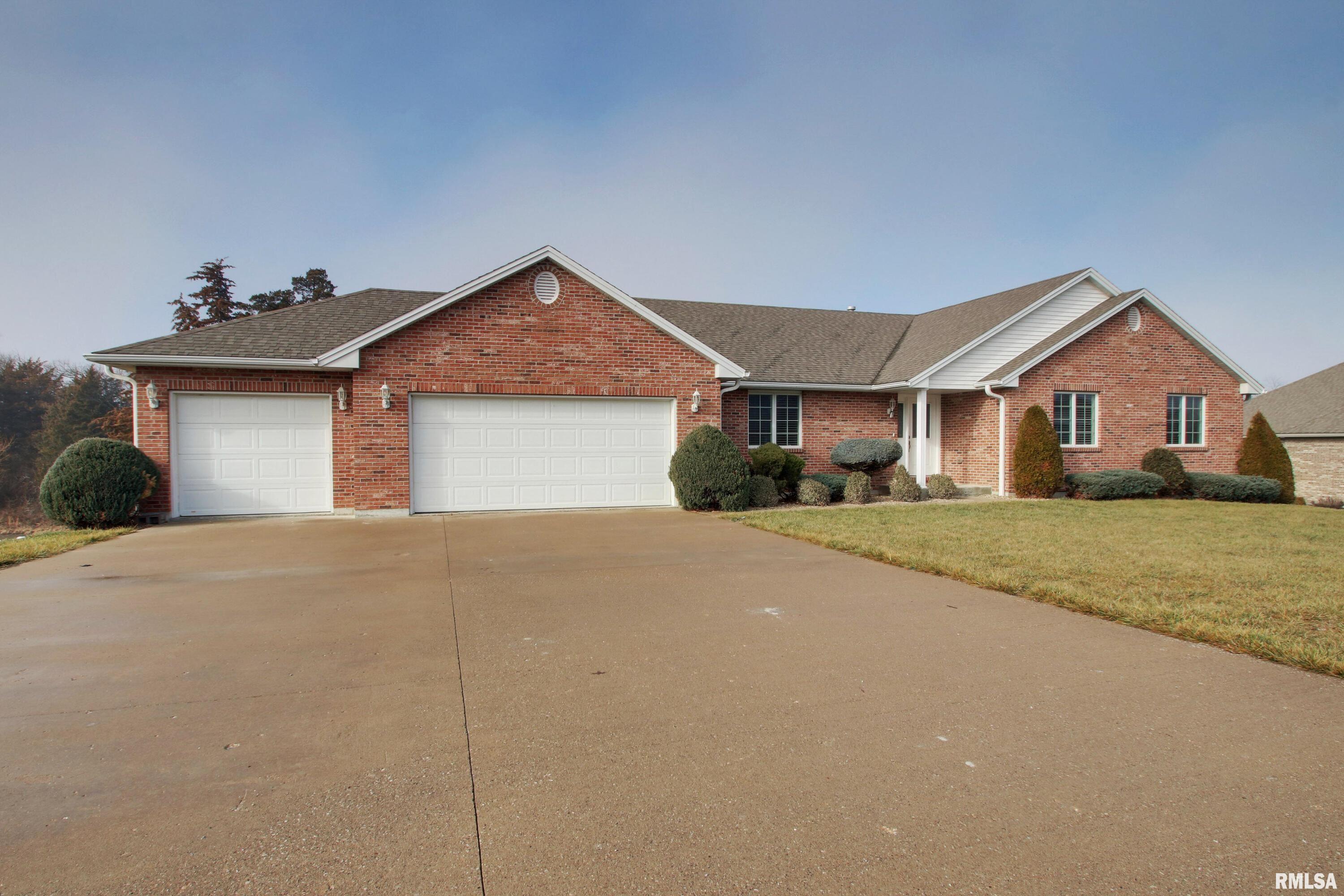 1222 Edinburgh Drive Quincy, IL 62305 - Photo 2 of 25