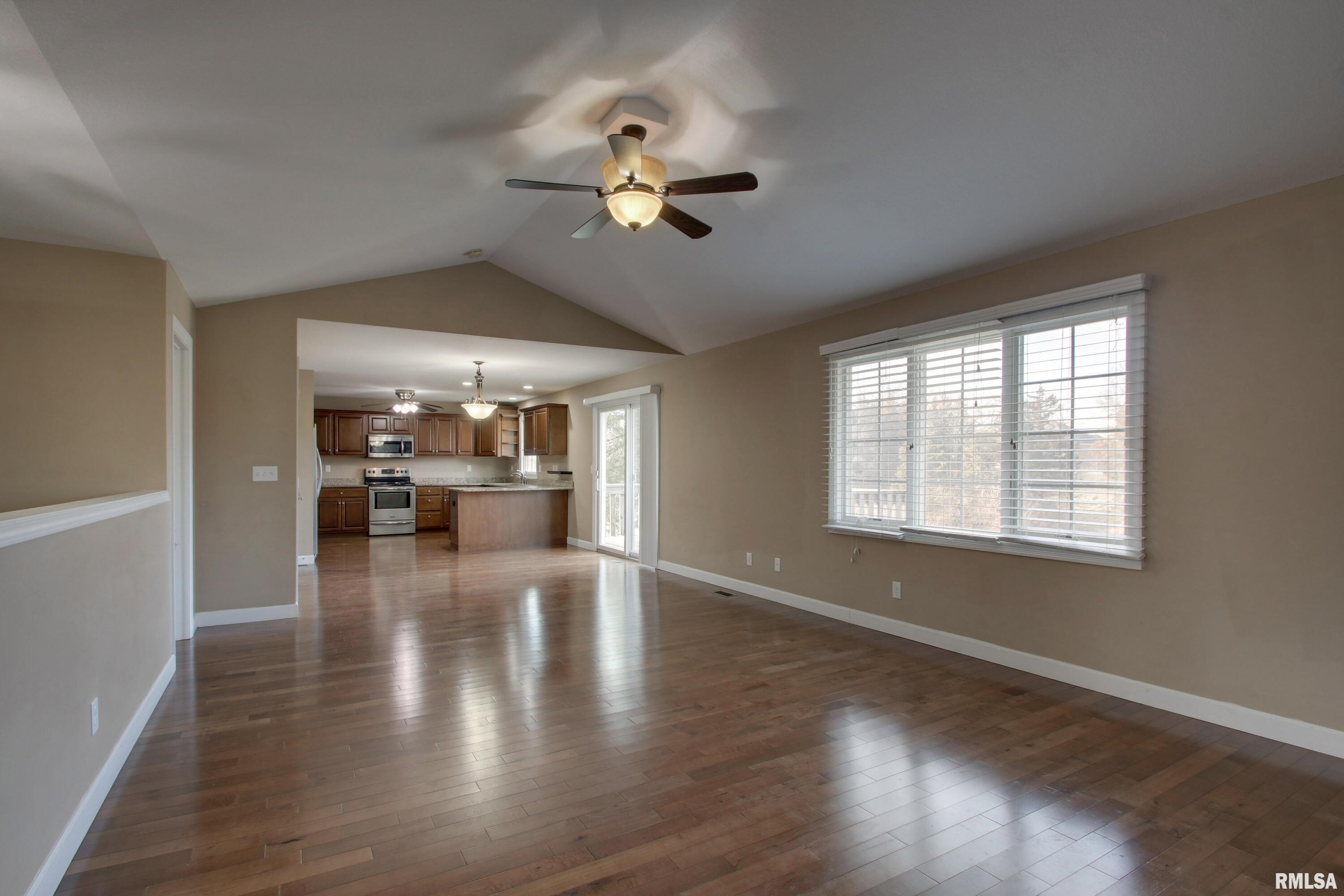 1222 Edinburgh Drive Quincy, IL 62305 - Photo 4 of 25