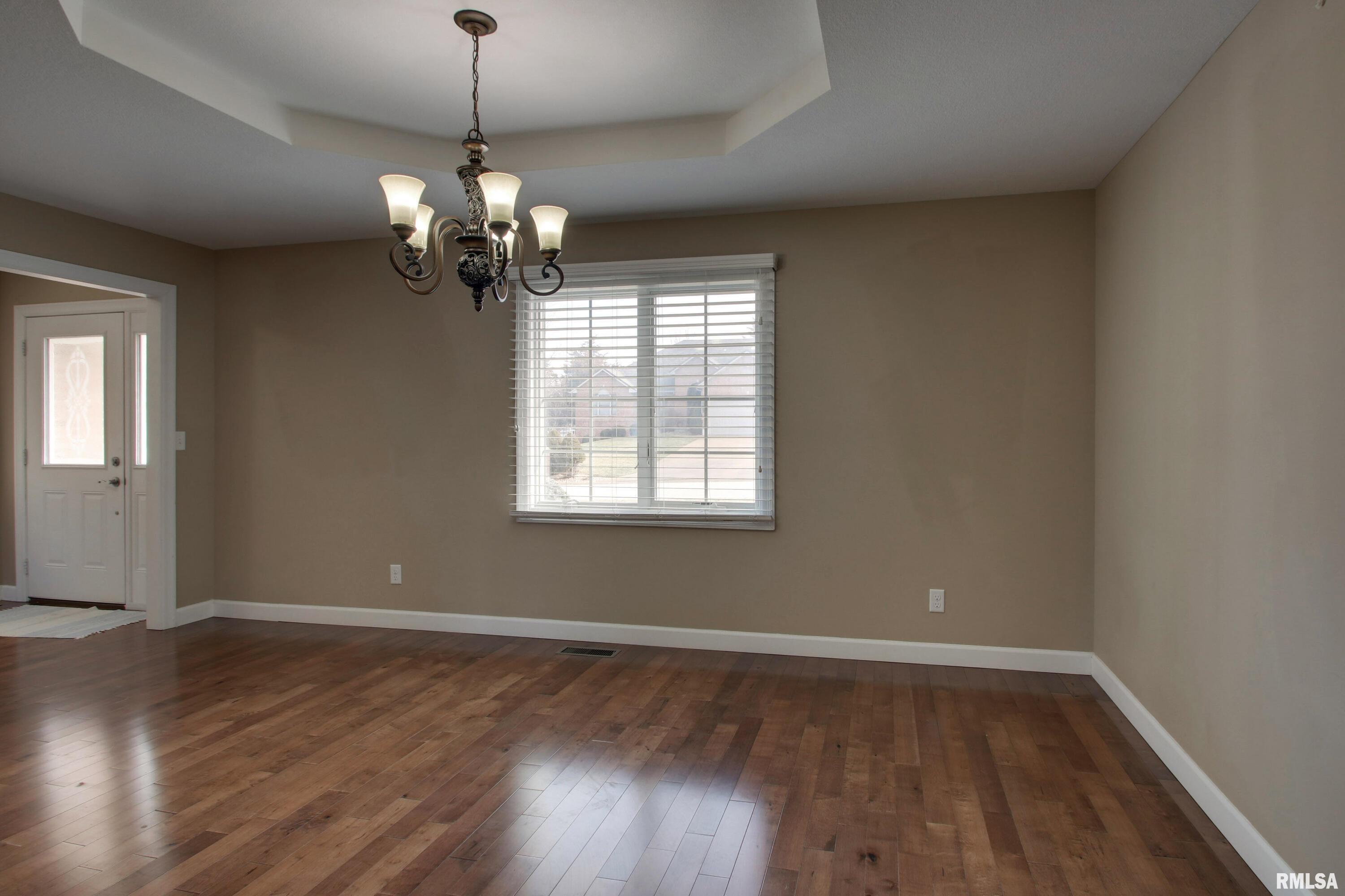 1222 Edinburgh Drive Quincy, IL 62305 - Photo 5 of 25