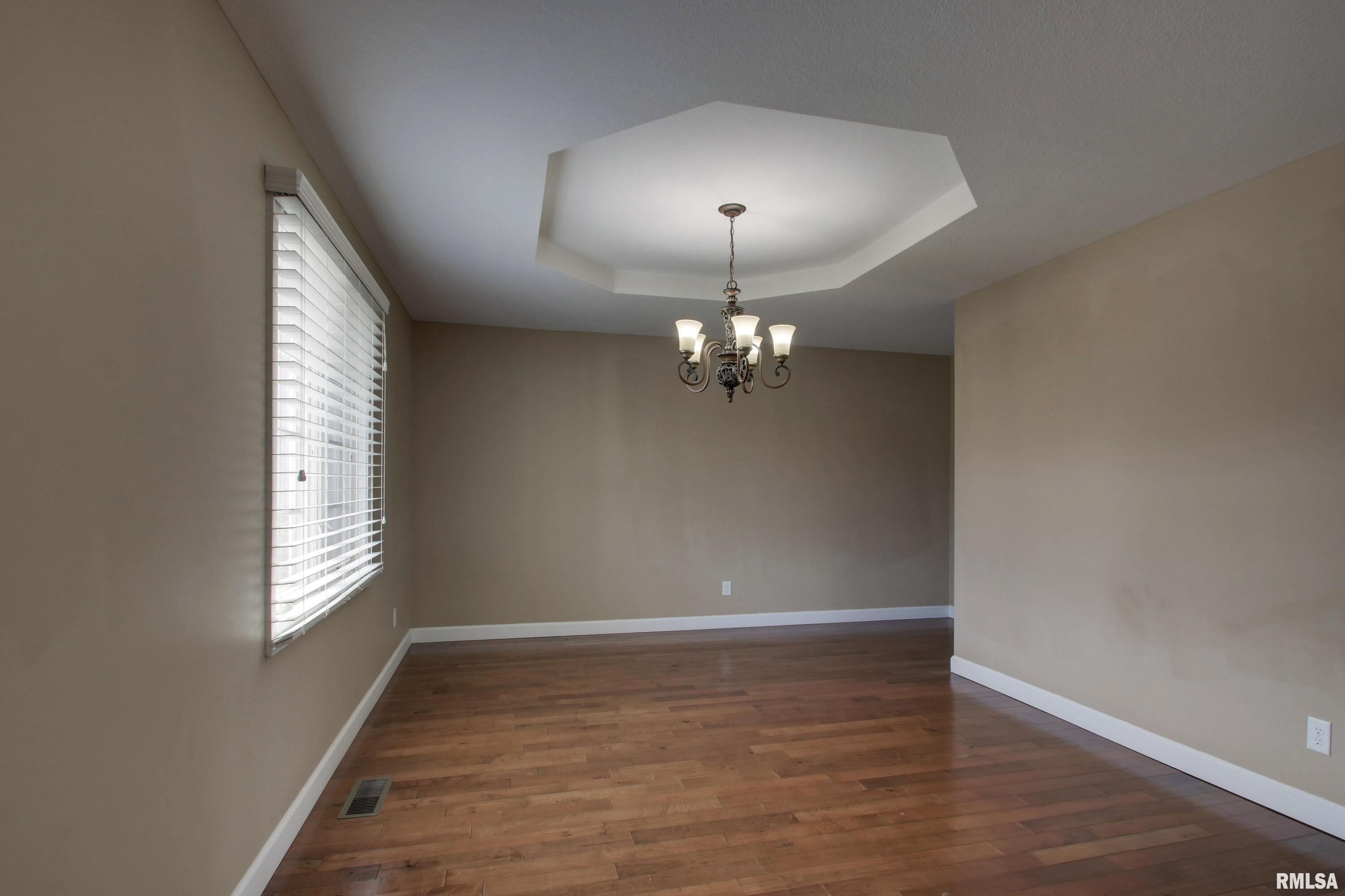 1222 Edinburgh Drive Quincy, IL 62305 - Photo 6 of 25