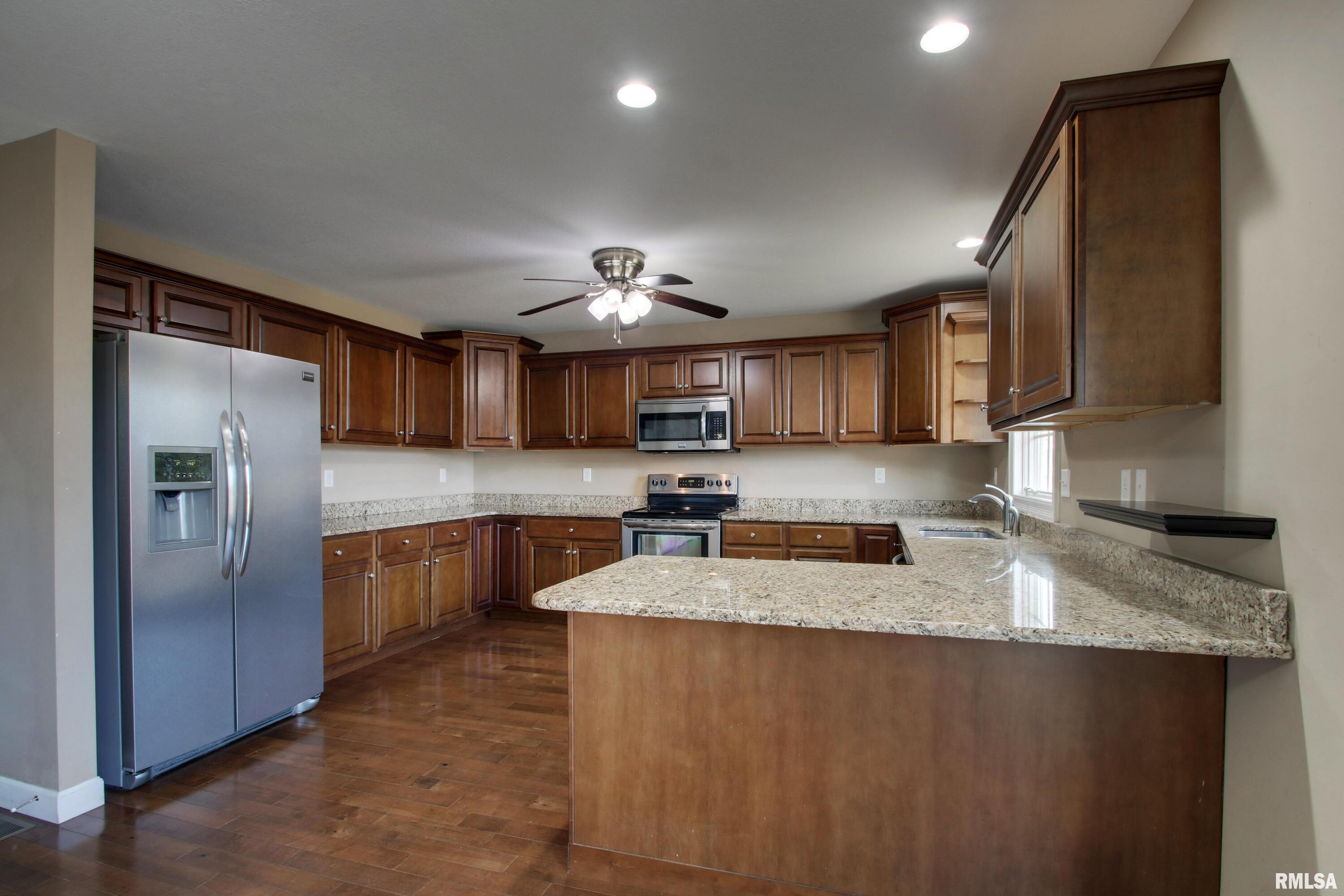 1222 Edinburgh Drive Quincy, IL 62305 - Photo 9 of 25