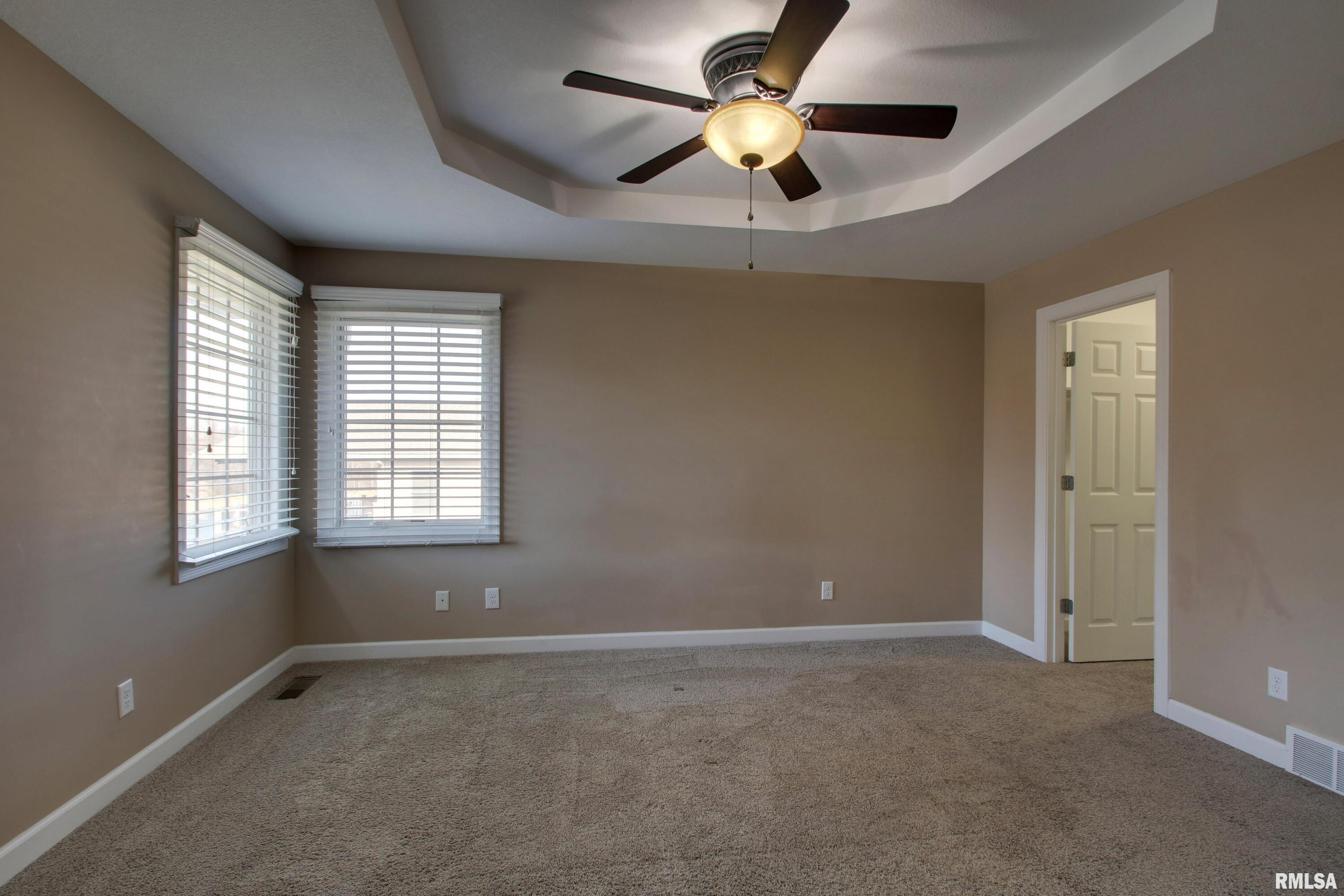 1222 Edinburgh Drive Quincy, IL 62305 - Photo 10 of 25