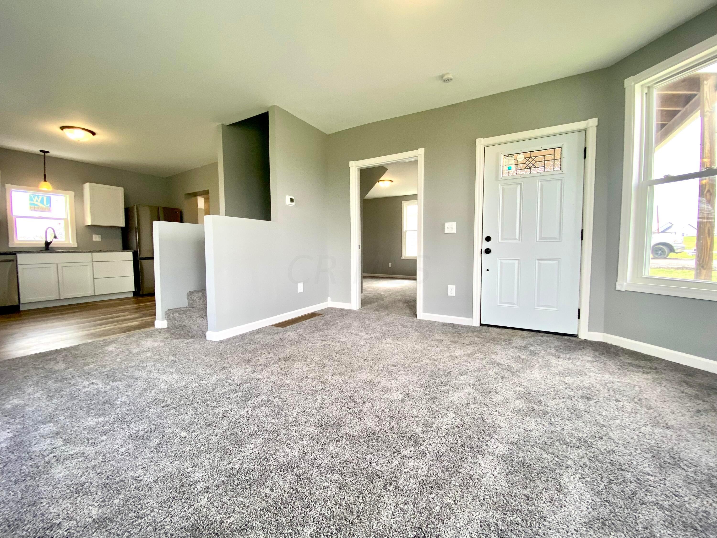 7050 Pleasantview Road Southeast Lancaster, OH 43130 - Photo 5 of 21 Living Room