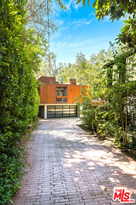 681 Brooktree Road Santa Monica, CA 90402 - Photo 3 of 32 a pathway of a house with a yard