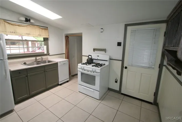 $1,500 | 1004 Canyon Road, Unit 2, Fawnskin, CA 92333