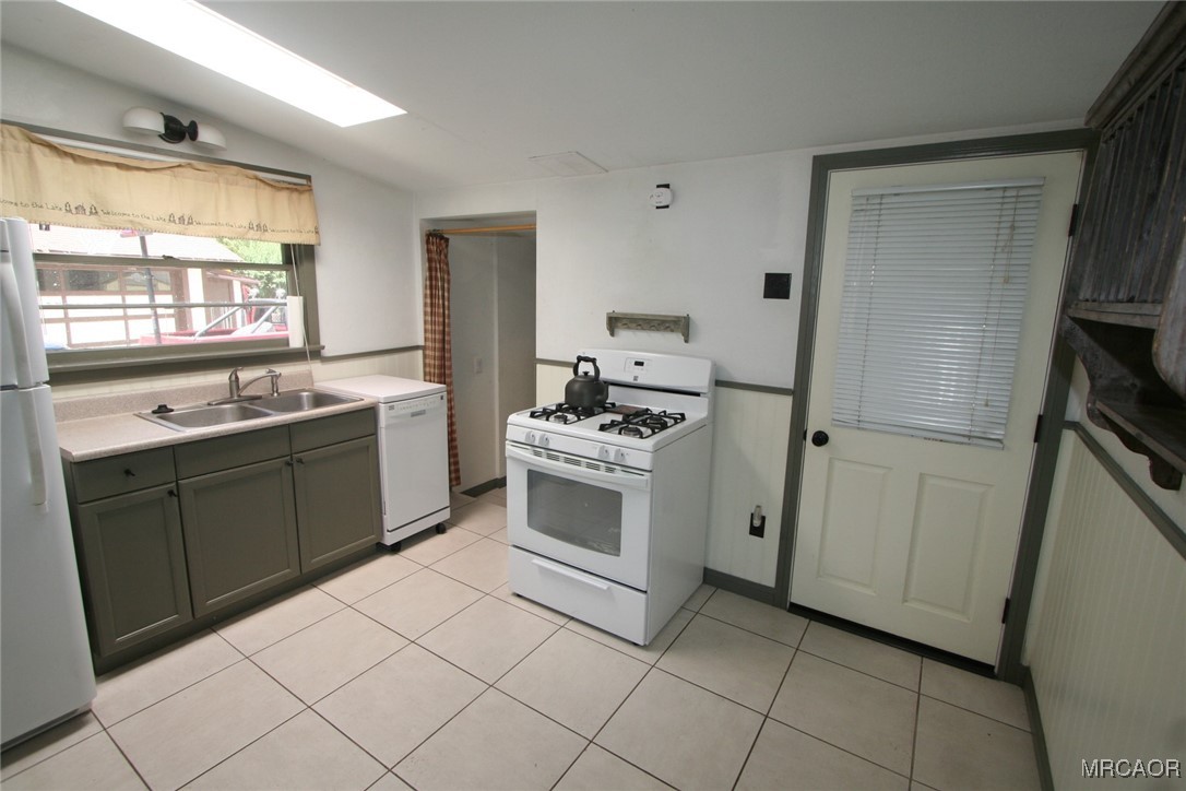 1004 Canyon Road, Unit 2 Fawnskin, CA 92333 - Photo 5 of 15