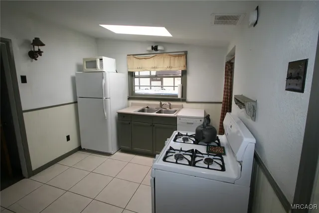 $1,500 | 1004 Canyon Road, Unit 2, Fawnskin, CA 92333