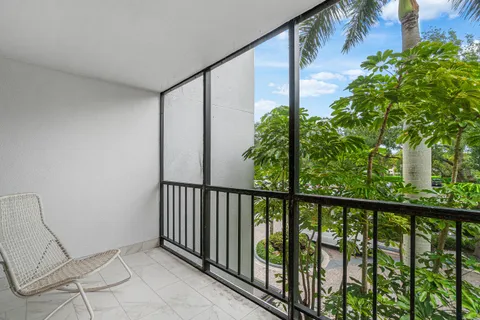 $699,000 | 7768 Lakeside Boulevard, Unit 533, Boca Raton, FL 33434