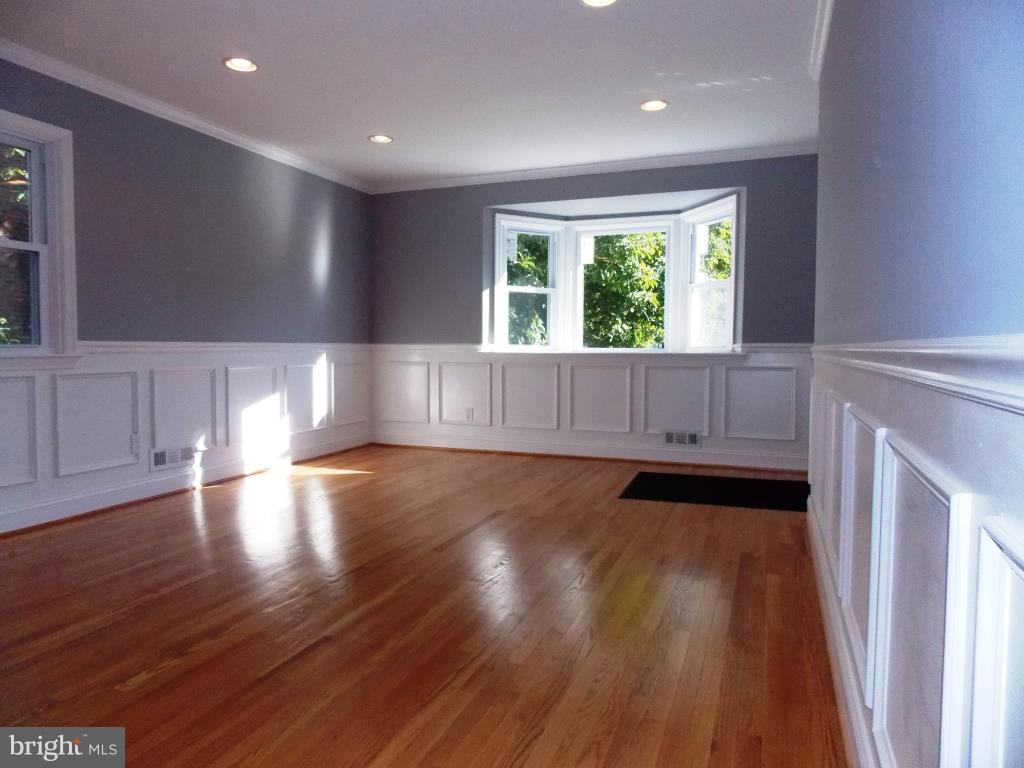 2911 Willoughby Road Baltimore, MD 21234 - Photo 1 of 30 Living Room