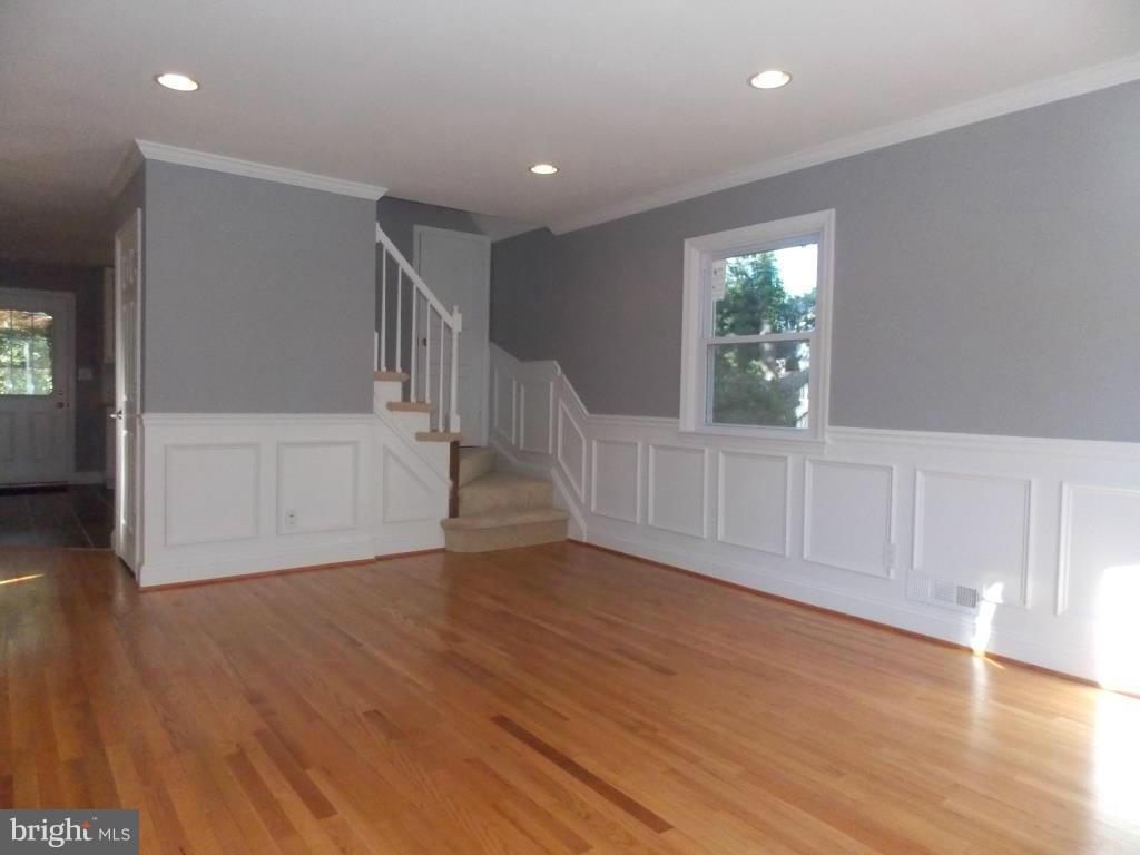 2911 Willoughby Road Baltimore, MD 21234 - Photo 2 of 30 Living Room