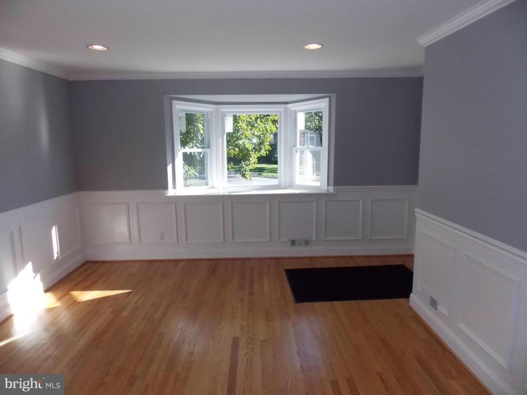 2911 Willoughby Road Baltimore, MD 21234 - Photo 3 of 30 Living Room