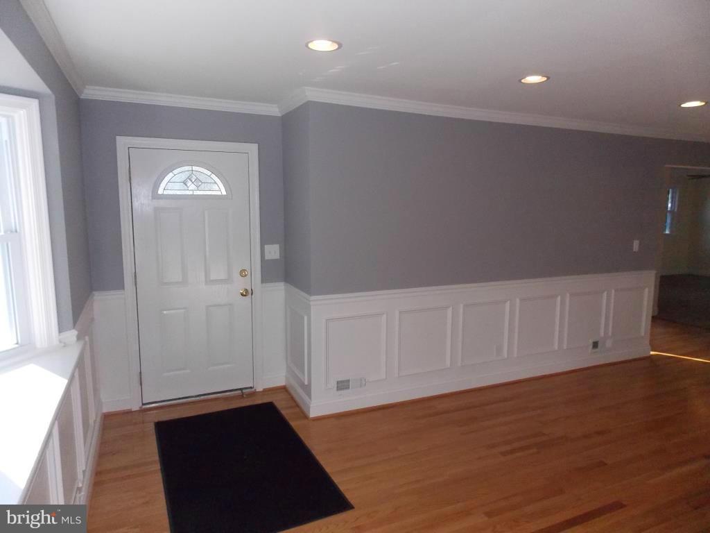 2911 Willoughby Road Baltimore, MD 21234 - Photo 4 of 30 Living Room