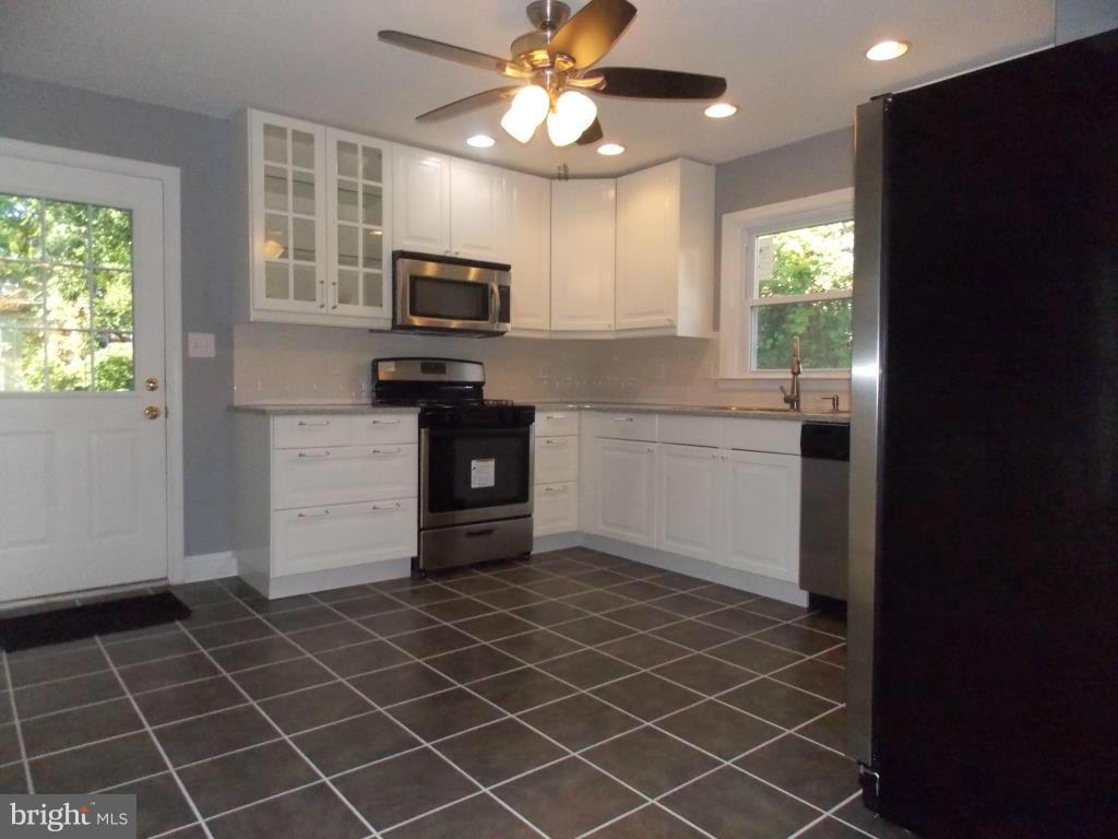 2911 Willoughby Road Baltimore, MD 21234 - Photo 6 of 30 Kitchen