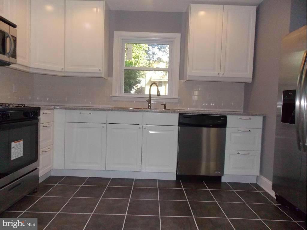 2911 Willoughby Road Baltimore, MD 21234 - Photo 9 of 30 Kitchen